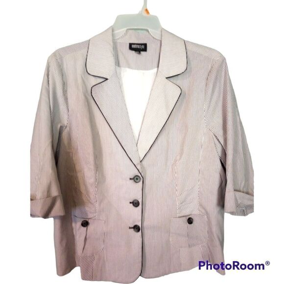 - Metro style black and white striped half sleeve blazer waist length blaz… - Picture 1 of 11